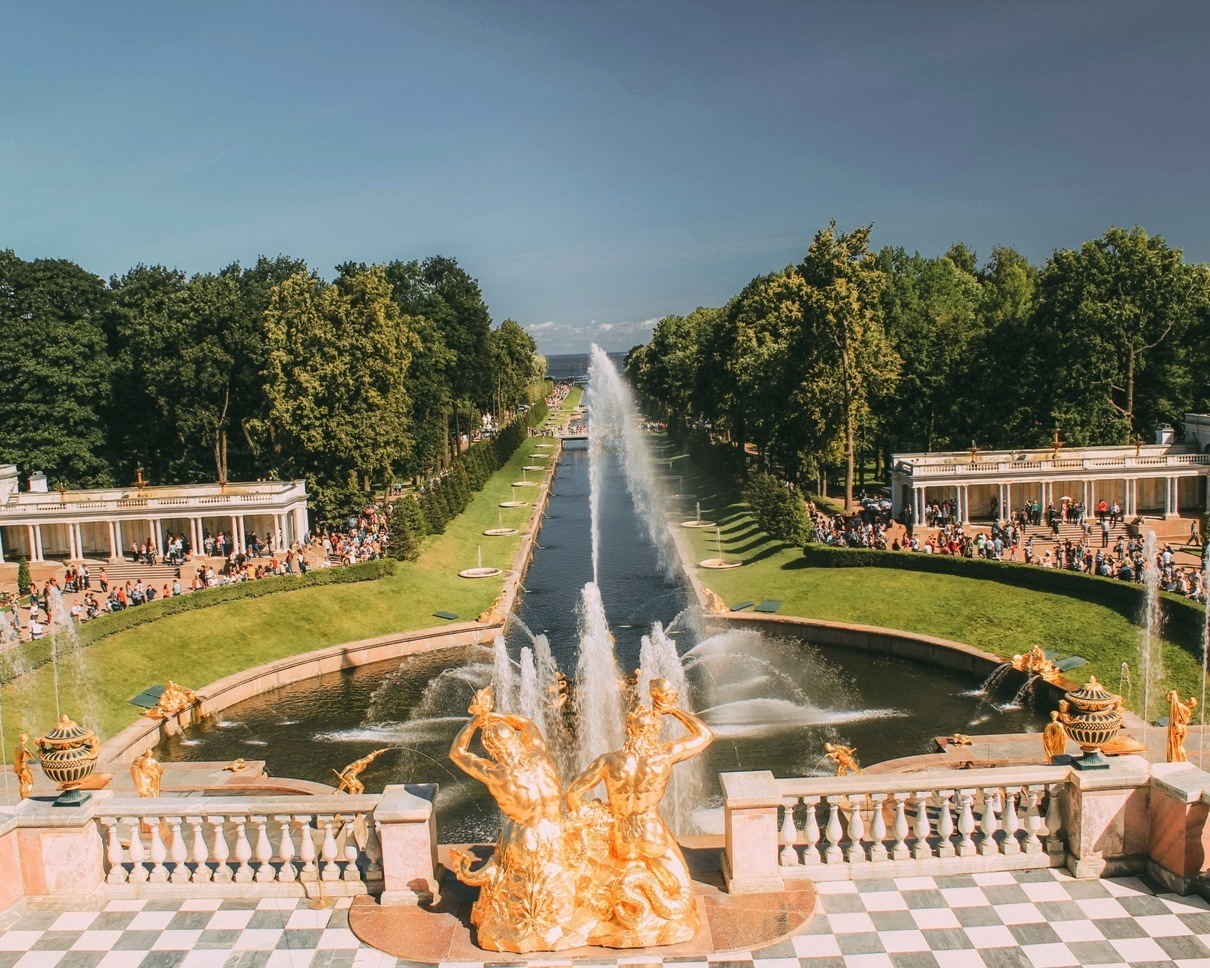 Peterhof palace and gardens 